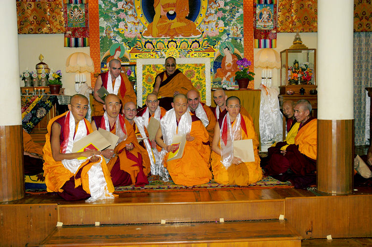 Ordination mit S.H. Dalai Lama und Sangha
